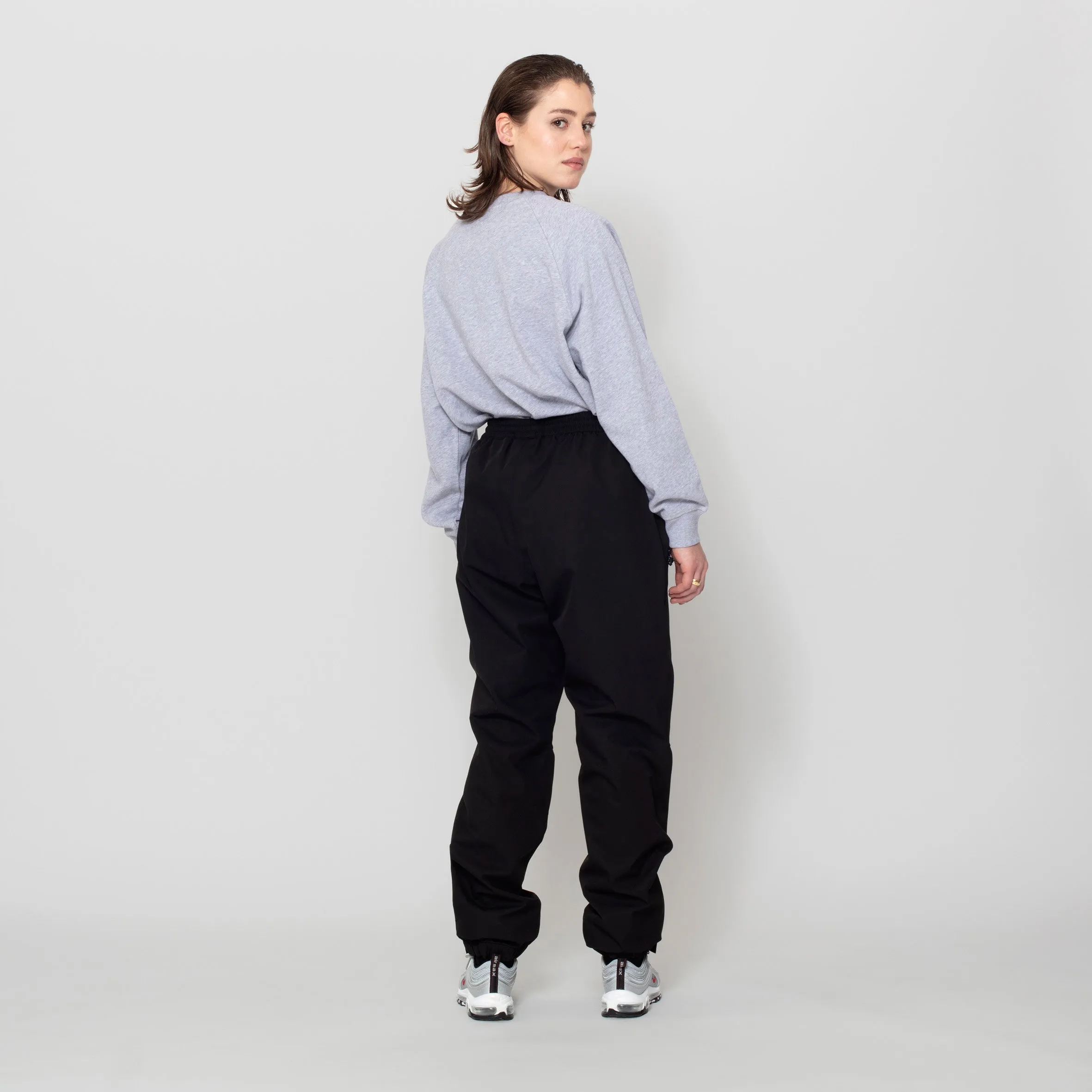 NEVE | deep black