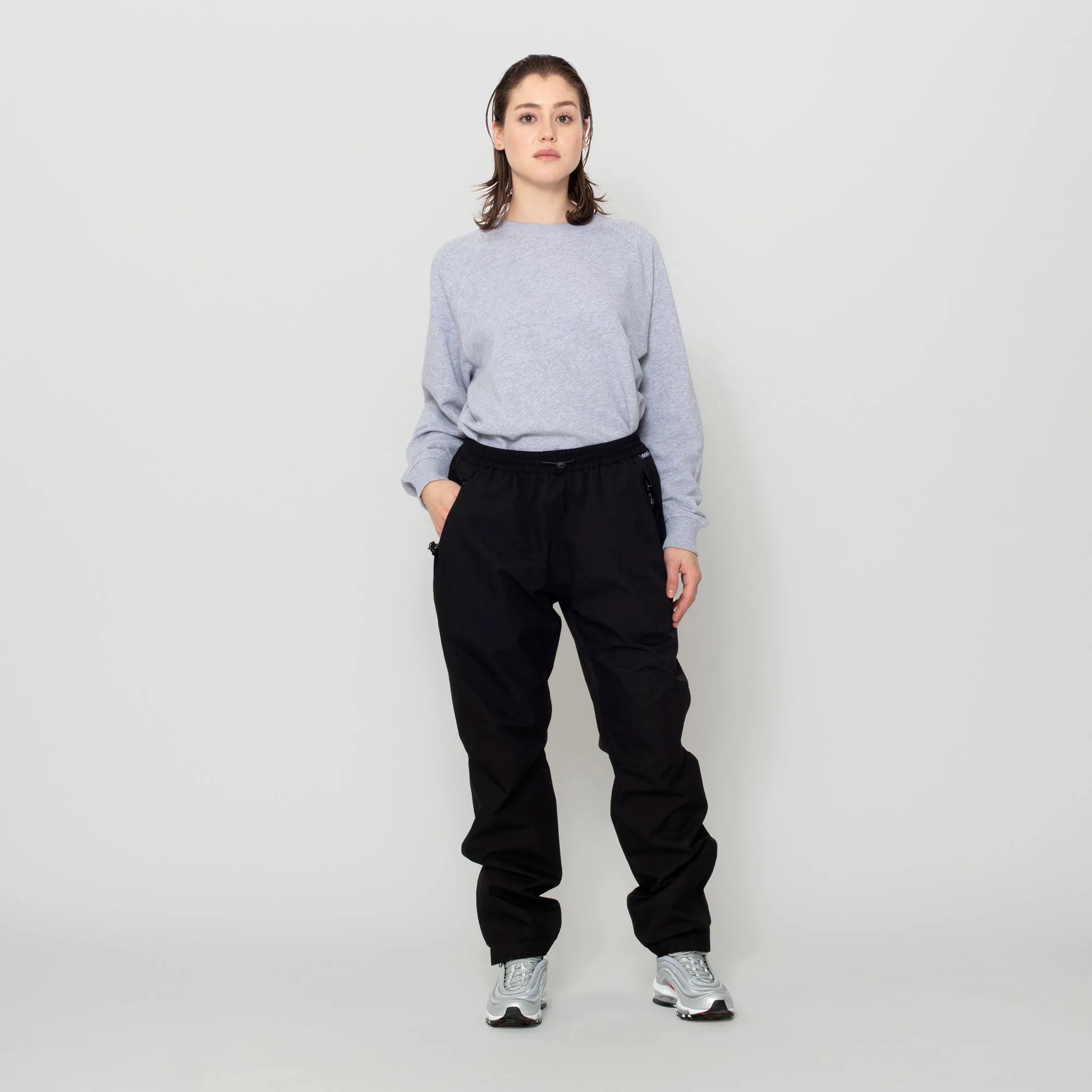 NEVE | deep black